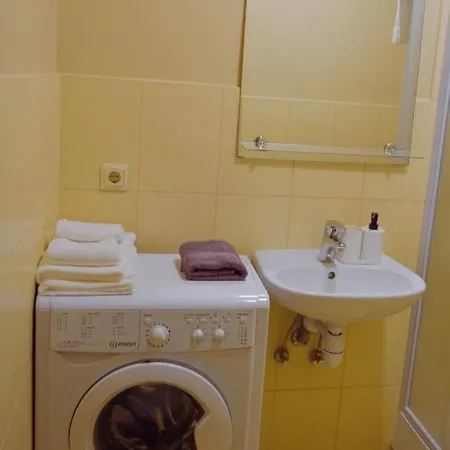 Family One Bedroom With Park View, Up To 4 Guests, Self Check-in * Riga