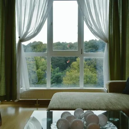 Family One Bedroom With Park View, Up To 4 Guests, Self Check-in Apartment *